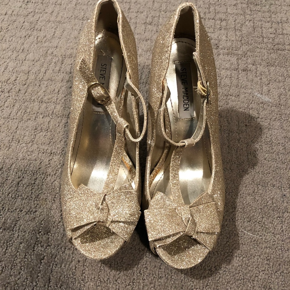 Steve Madden Gold Sparkle Pumps